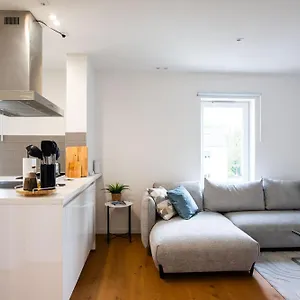 https://schoene-zentrale-wohnung-fuer-4-personen.getmunichhotels.com
